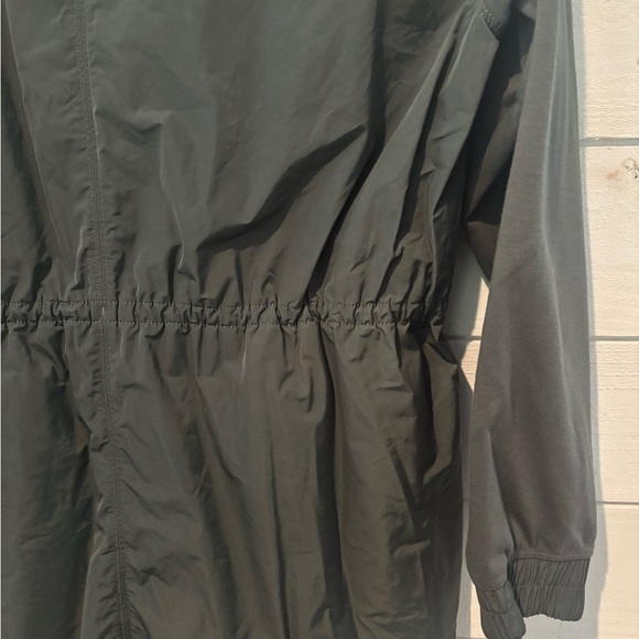 ATHLETA Triumph Hybrid
Crewneck Sweatshirt - Size Medium
Great condition! - Picture 13 of 14